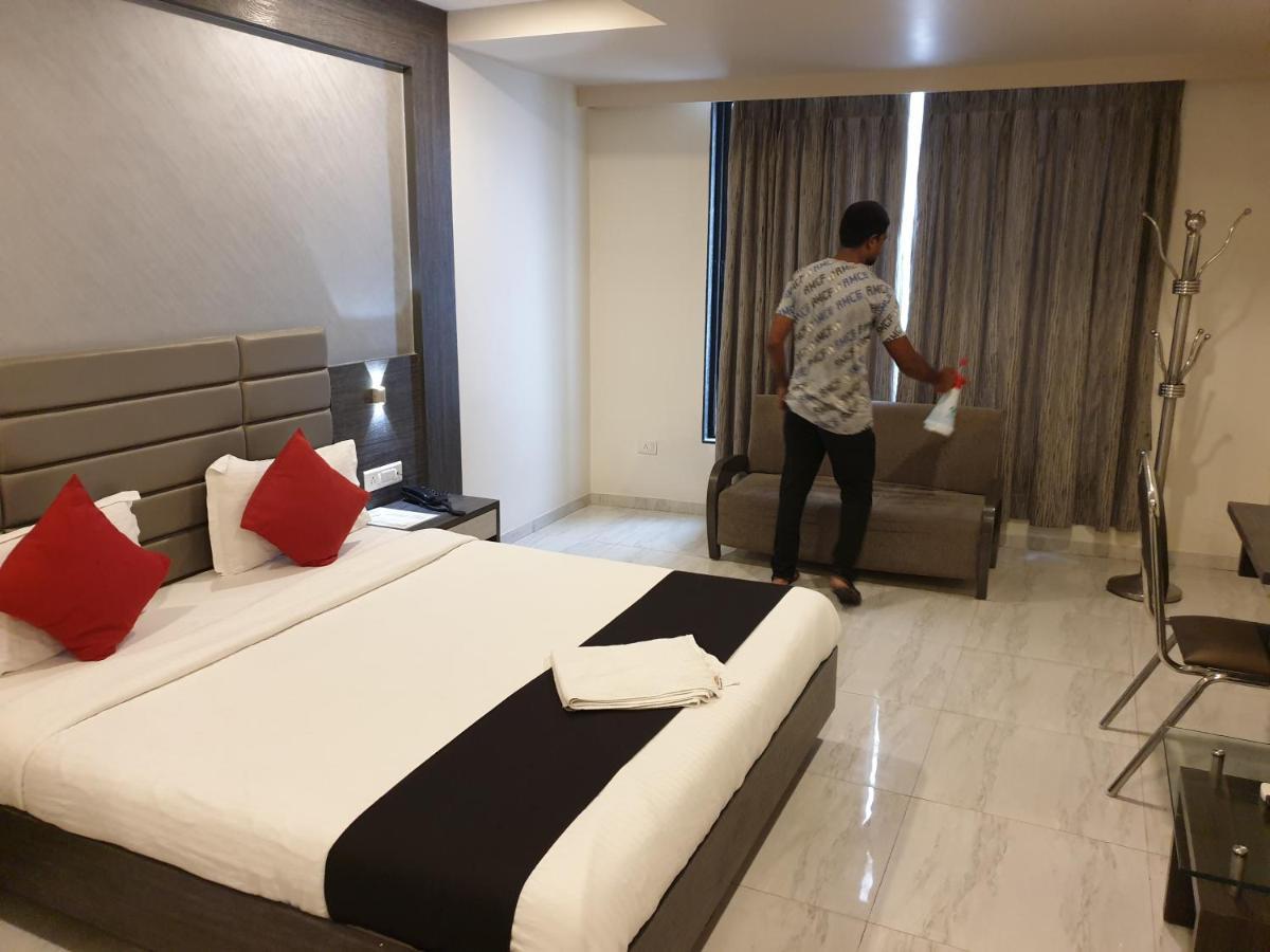 Hotel Unity Amhedabad Dış mekan fotoğraf