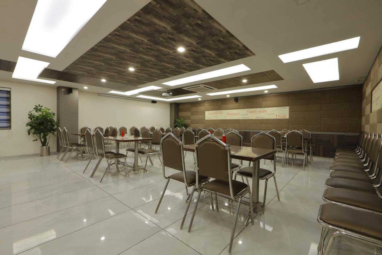 Hotel Unity Amhedabad Dış mekan fotoğraf